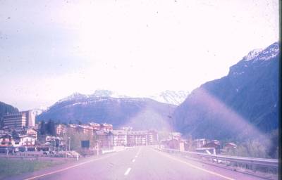 Logo na entrada da Itália perto do Monte Branco